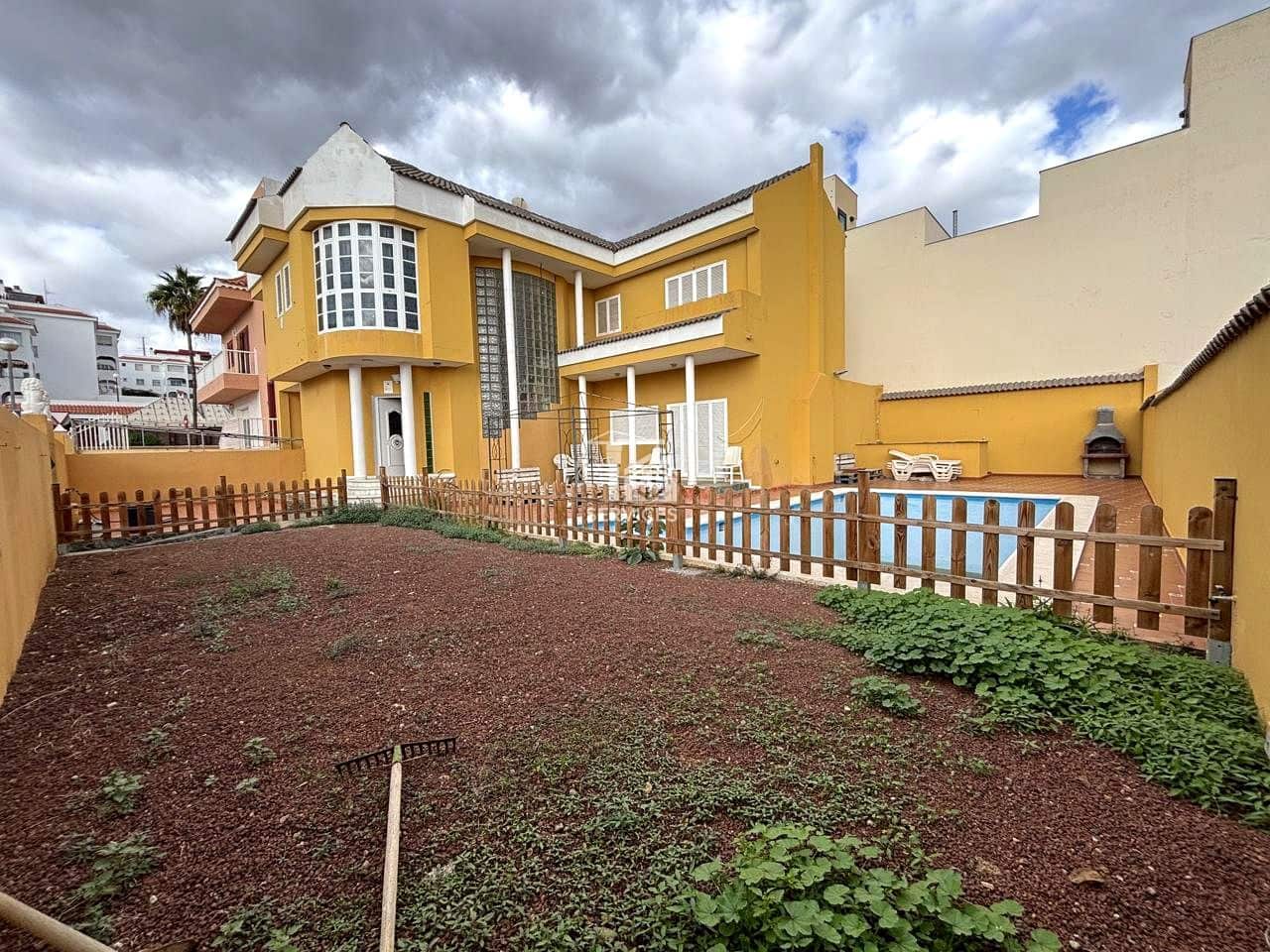 Chalet de 4 habitaciones en Arona en venta con piscina garaje - 850.000 € (Ref: 9357087)