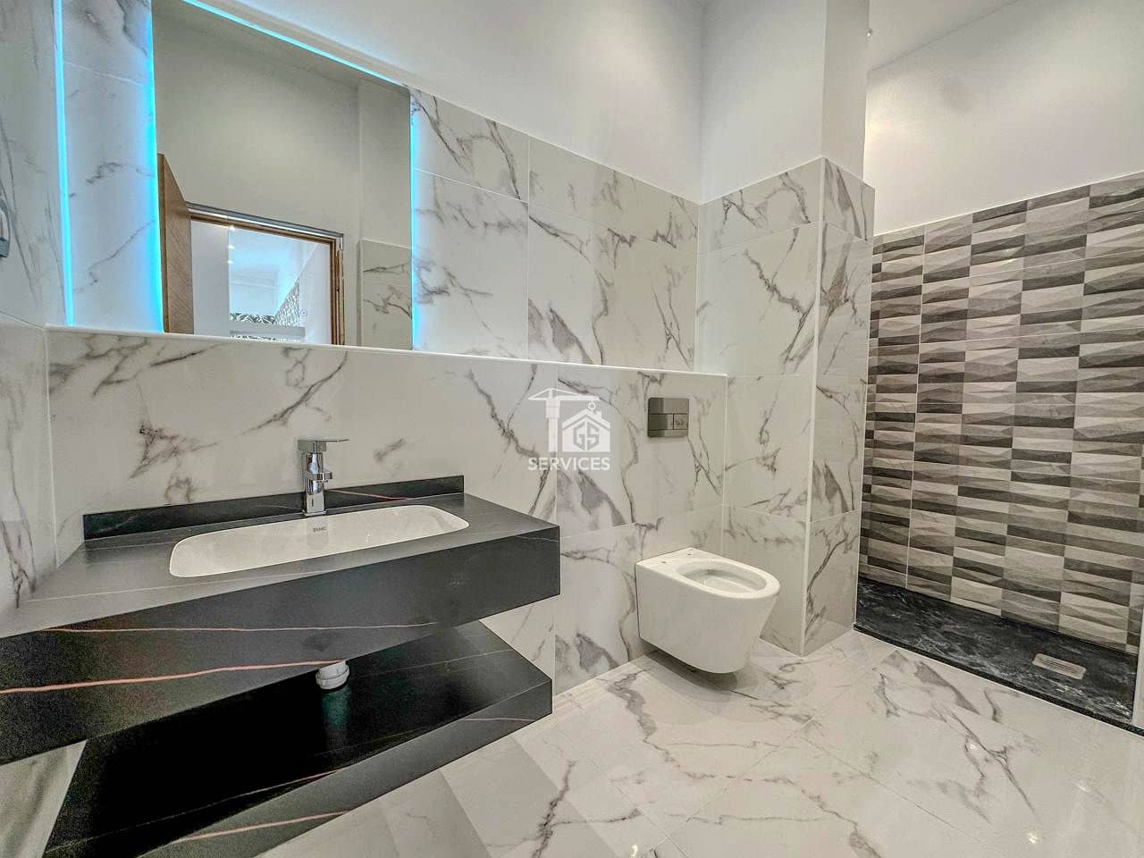 2 slaapkamer Flat te koop in Adeje - € 230.000 (Ref: 9378334)