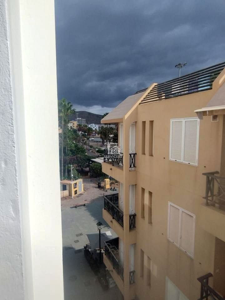 2 makuuhuone Asunto myytävänä paikassa Arona mukana 
autotalli - 275 000 € (Ref: 9383613)