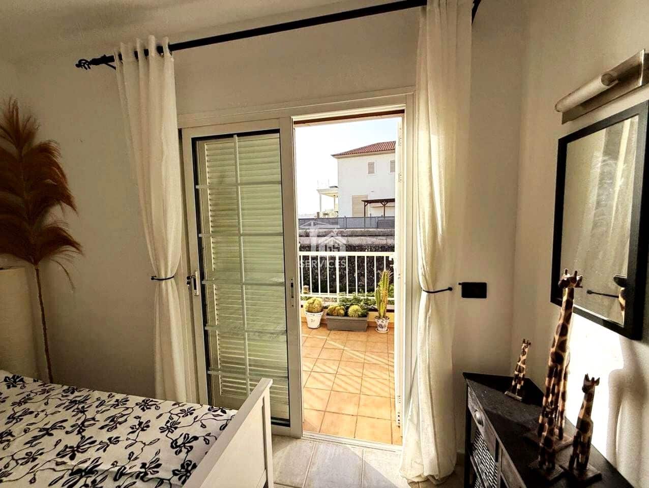 3 chambre Villa/Maison à vendre à Arona avec piscine garage - 399 000 € (Ref: 9390040)