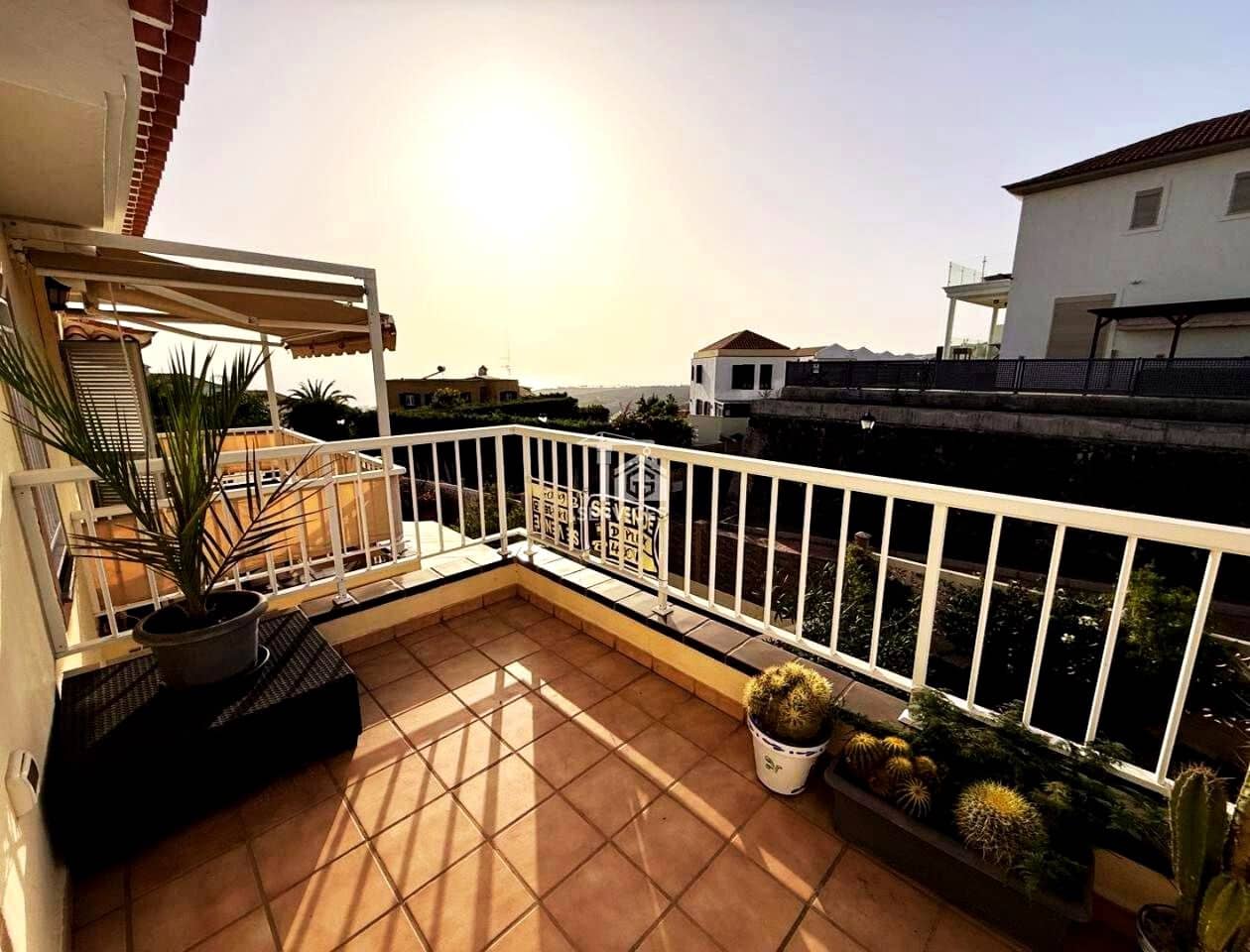 3 chambre Villa/Maison à vendre à Arona avec piscine garage - 399 000 € (Ref: 9390040)