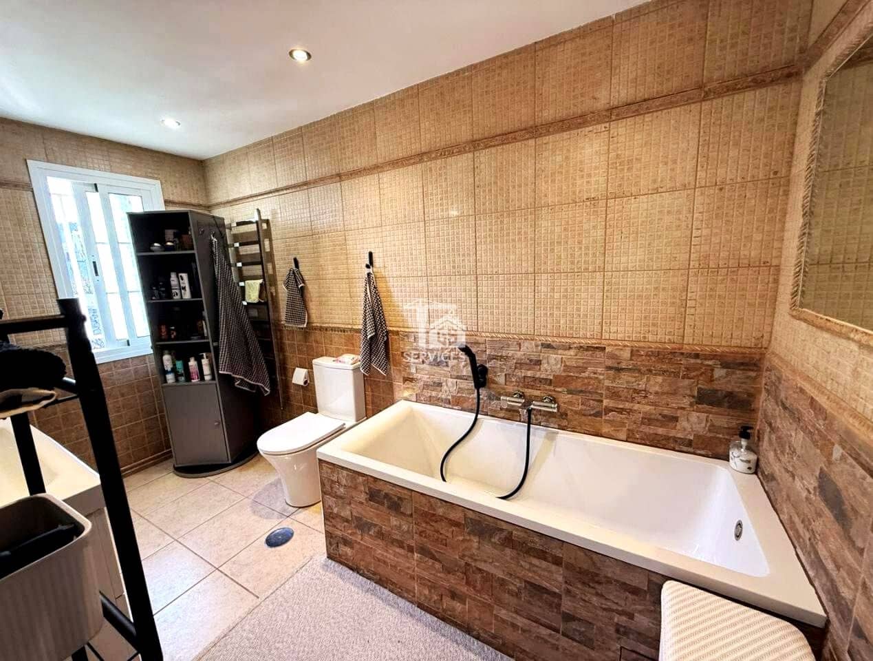 3 chambre Villa/Maison à vendre à Arona avec piscine garage - 399 000 € (Ref: 9390040)