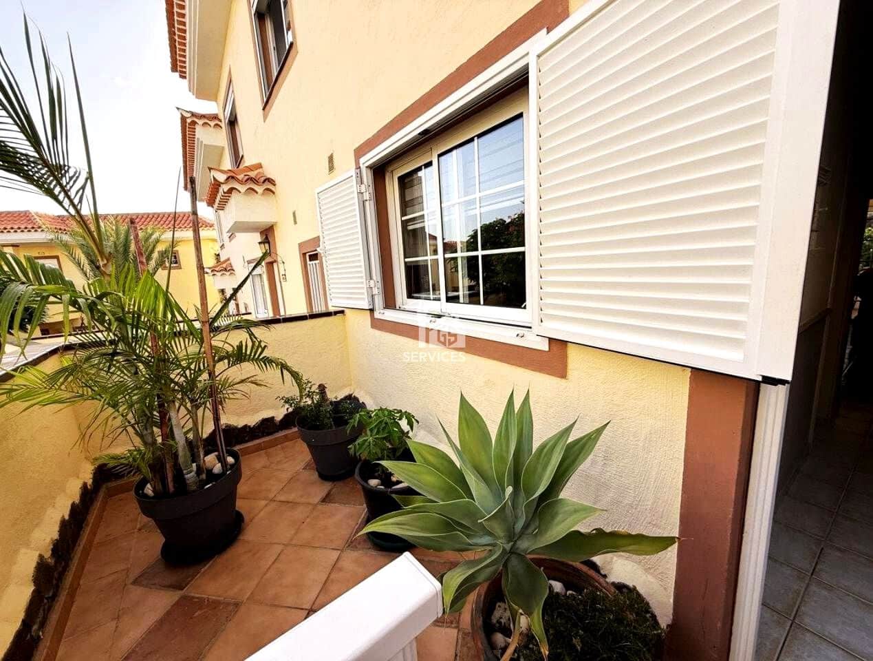 3 chambre Villa/Maison à vendre à Arona avec piscine garage - 399 000 € (Ref: 9390040)