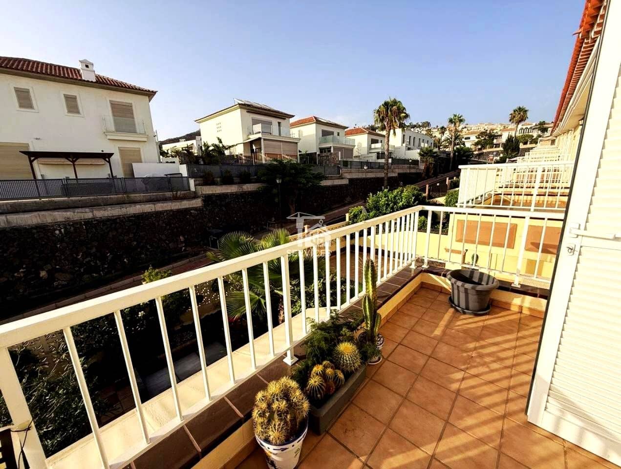 3 chambre Villa/Maison à vendre à Arona avec piscine garage - 399 000 € (Ref: 9390040)