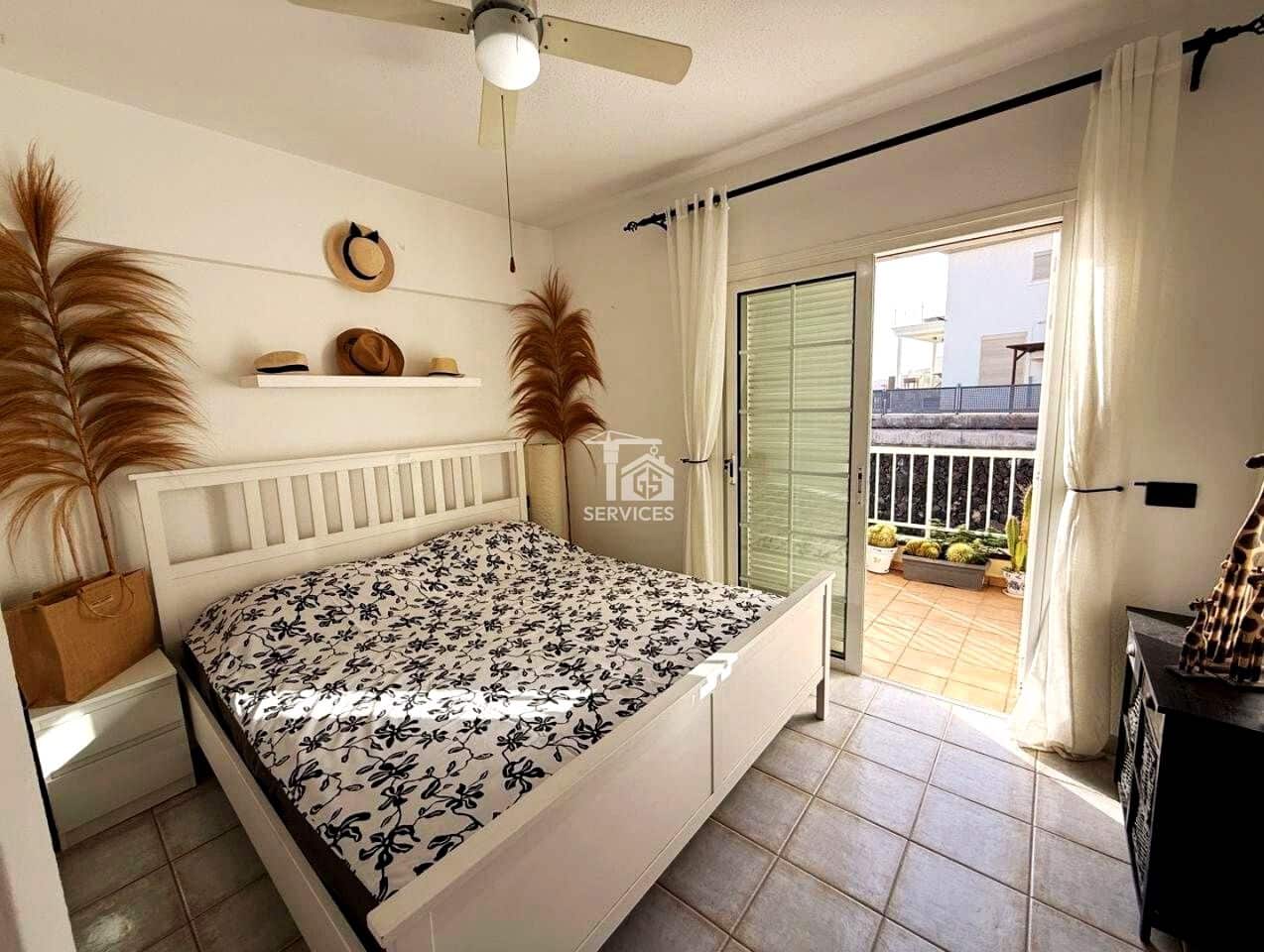 3 chambre Villa/Maison à vendre à Arona avec piscine garage - 399 000 € (Ref: 9390040)