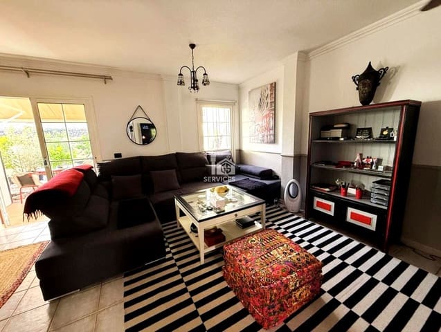 3 chambre Villa/Maison à vendre à Chayofa, Arona avec piscine garage - 399 000 € (Ref: 9390040)