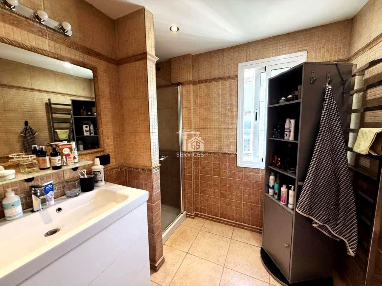 3 chambre Villa/Maison à vendre à Arona avec piscine garage - 399 000 € (Ref: 9390040)