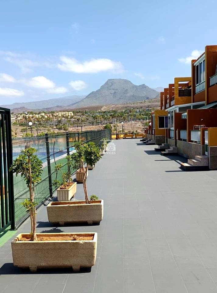 1 bedroom Flat for sale in Arona with pool garage - € 240,000 (Ref: 9390280)