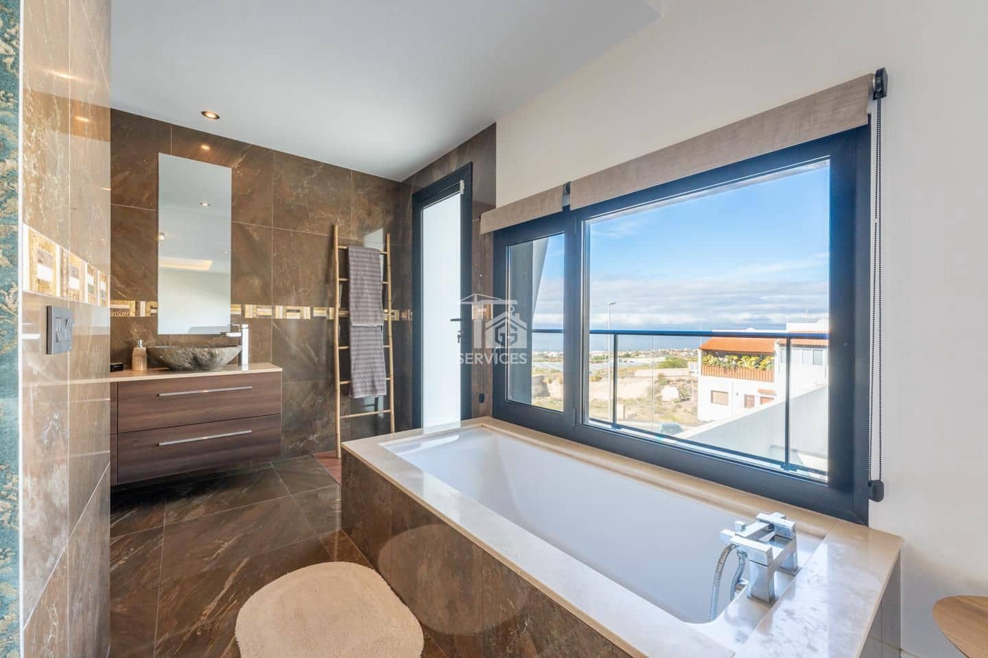 5 bedroom Villa for sale in Adeje with garage - € 890,000 (Ref: 9397044)