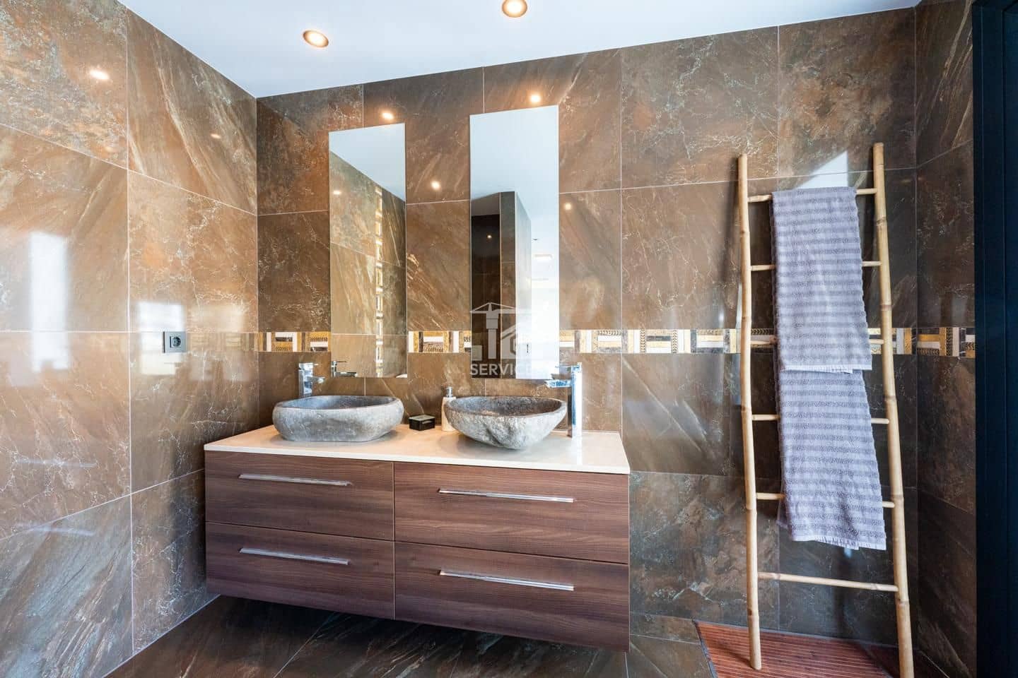 5 bedroom Villa for sale in Adeje with garage - € 890,000 (Ref: 9397044)