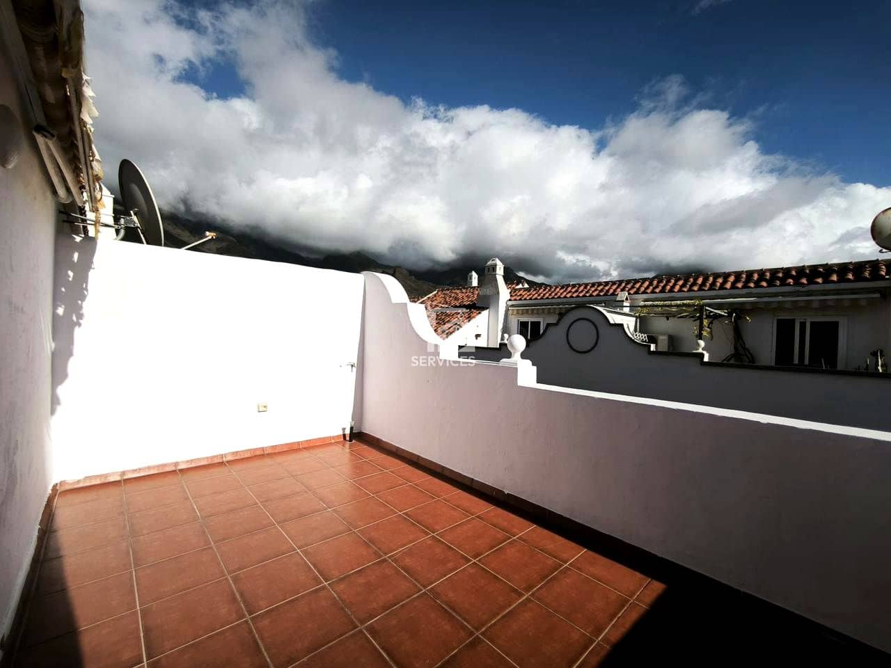 4 makuuhuone Huvila myytävänä paikassa Adeje mukana uima-altaan 
autotalli - 385 000 € (Ref: 9401316)