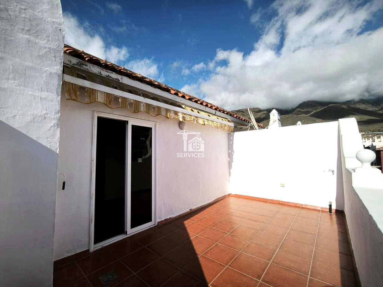 4 makuuhuone Huvila myytävänä paikassa Adeje mukana uima-altaan 
autotalli - 385 000 € (Ref: 9401316)