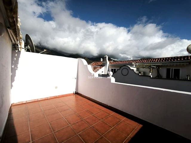 4 makuuhuone Huvila myytävänä paikassa Casco Urbano, Adeje mukana uima-altaan 
autotalli - 385 000 € (Ref: 9401316)