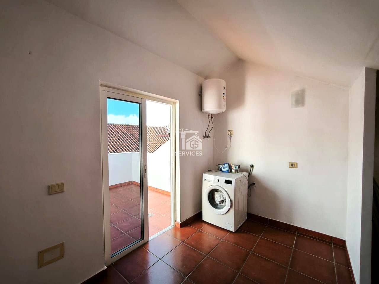 4 makuuhuone Huvila myytävänä paikassa Adeje mukana uima-altaan 
autotalli - 385 000 € (Ref: 9401316)