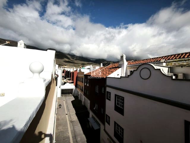 4 makuuhuone Huvila myytävänä paikassa Casco Urbano, Adeje mukana uima-altaan 
autotalli - 385 000 € (Ref: 9401316)