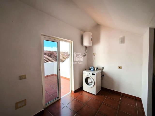 4 makuuhuone Huvila myytävänä paikassa Casco Urbano, Adeje mukana uima-altaan 
autotalli - 385 000 € (Ref: 9401316)