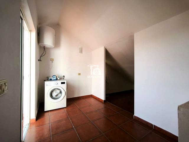 4 makuuhuone Huvila myytävänä paikassa Casco Urbano, Adeje mukana uima-altaan 
autotalli - 385 000 € (Ref: 9401316)