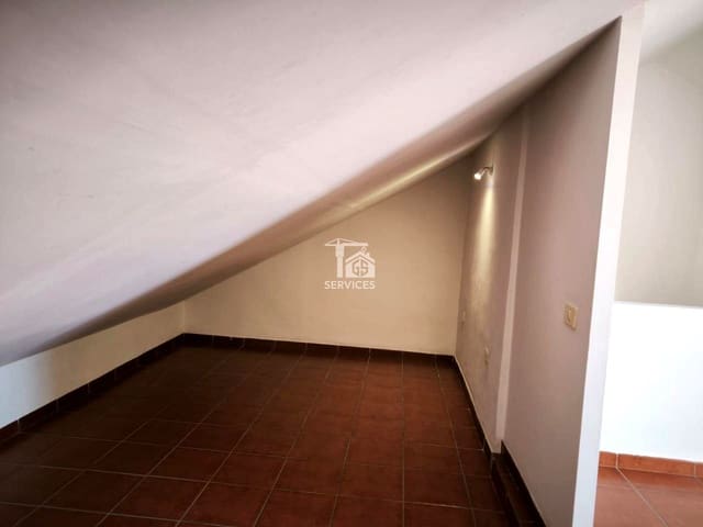 4 makuuhuone Huvila myytävänä paikassa Casco Urbano, Adeje mukana uima-altaan 
autotalli - 385 000 € (Ref: 9401316)