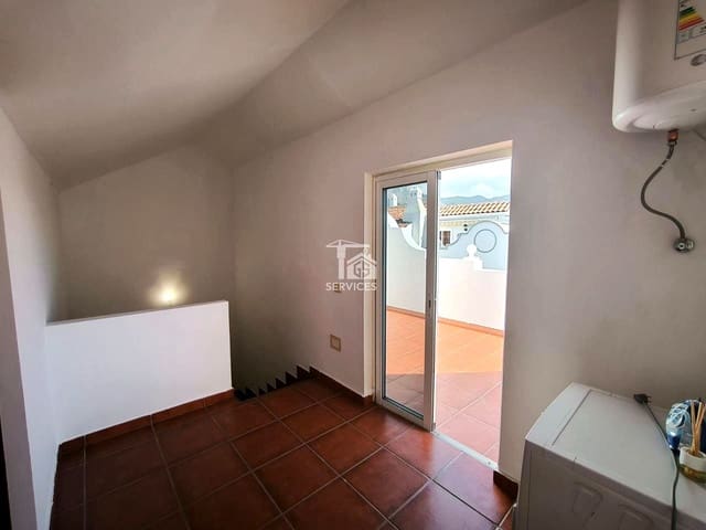 4 makuuhuone Huvila myytävänä paikassa Casco Urbano, Adeje mukana uima-altaan 
autotalli - 385 000 € (Ref: 9401316)