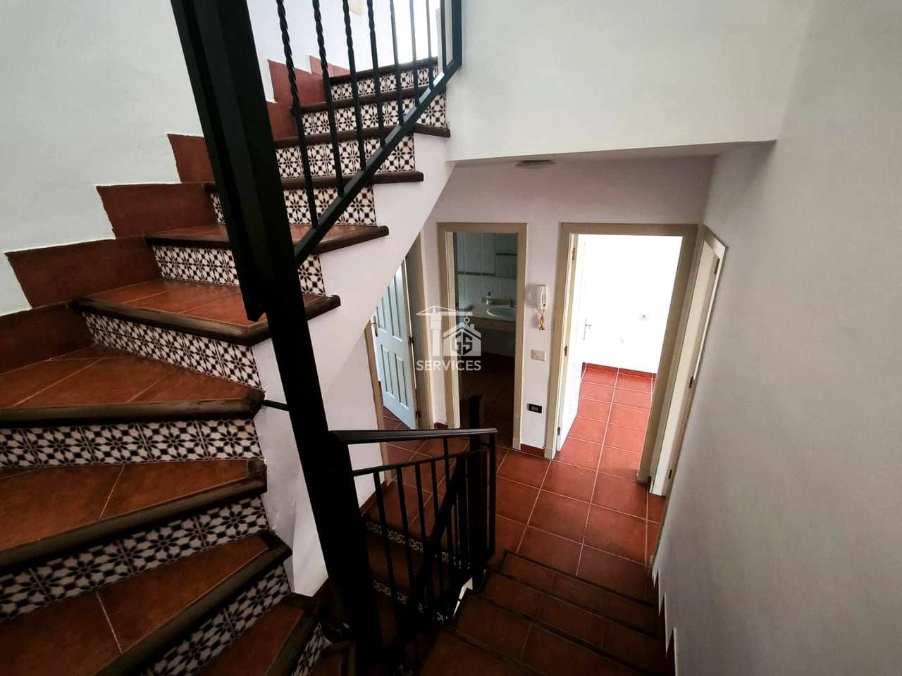 4 makuuhuone Huvila myytävänä paikassa Adeje mukana uima-altaan 
autotalli - 385 000 € (Ref: 9401316)