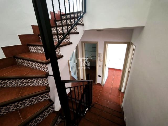 4 makuuhuone Huvila myytävänä paikassa Casco Urbano, Adeje mukana uima-altaan 
autotalli - 385 000 € (Ref: 9401316)