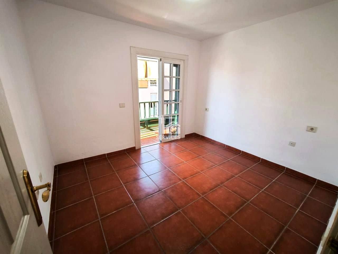 4 makuuhuone Huvila myytävänä paikassa Adeje mukana uima-altaan 
autotalli - 385 000 € (Ref: 9401316)