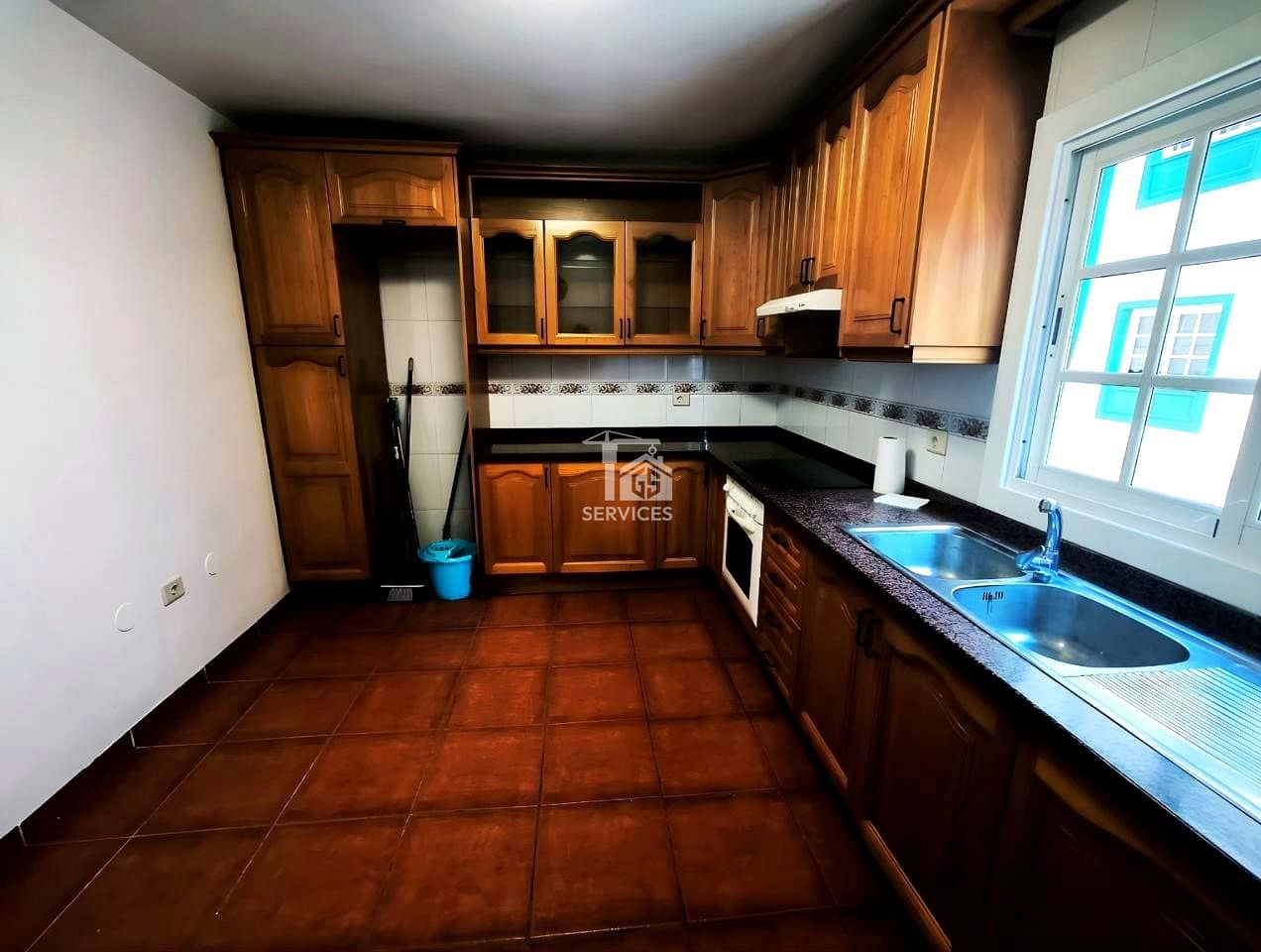 4 makuuhuone Huvila myytävänä paikassa Adeje mukana uima-altaan 
autotalli - 385 000 € (Ref: 9401316)