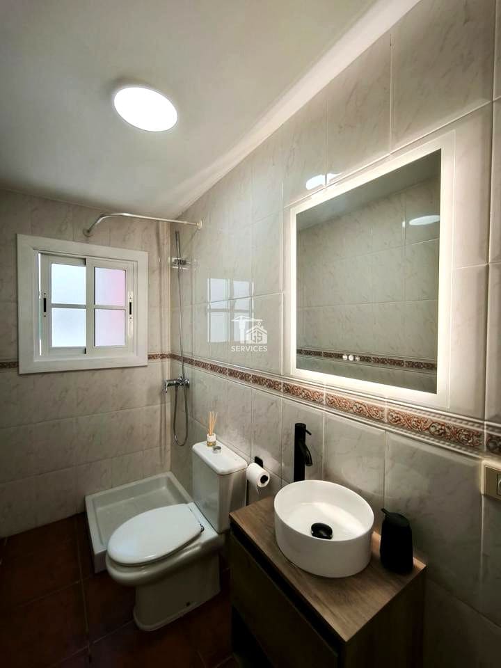 4 makuuhuone Huvila myytävänä paikassa Adeje mukana uima-altaan 
autotalli - 385 000 € (Ref: 9401316)