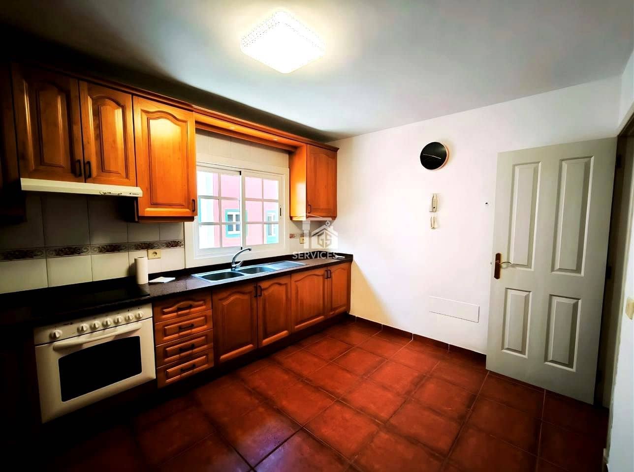 4 makuuhuone Huvila myytävänä paikassa Adeje mukana uima-altaan 
autotalli - 385 000 € (Ref: 9401316)