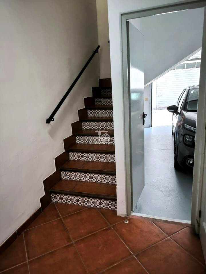 4 makuuhuone Huvila myytävänä paikassa Adeje mukana uima-altaan 
autotalli - 385 000 € (Ref: 9401316)