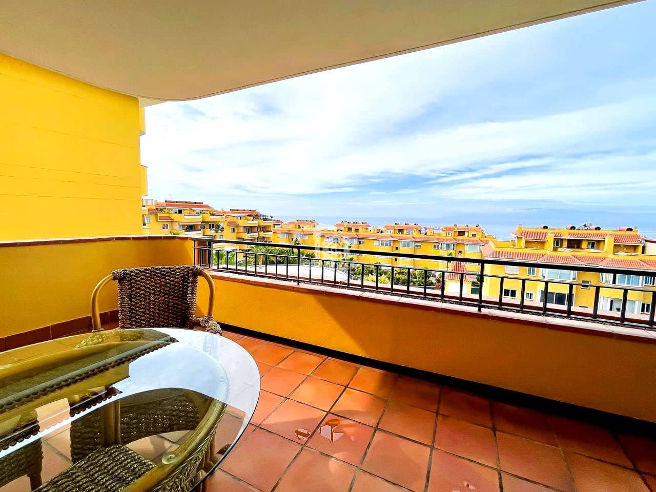 2 slaapkamer Flat te koop in Santiago del Teide met zwembad garage - € 425.000 (Ref: 9403118)