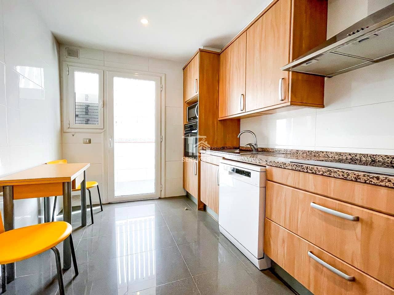 2 slaapkamer Flat te koop in Santiago del Teide met zwembad garage - € 425.000 (Ref: 9403118)