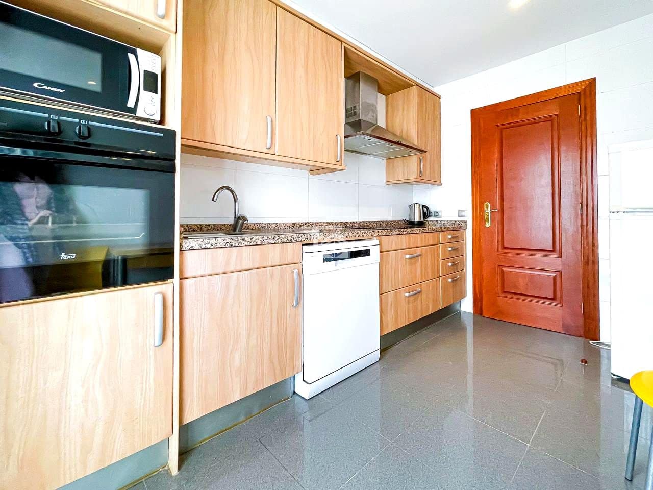 2 slaapkamer Flat te koop in Santiago del Teide met zwembad garage - € 425.000 (Ref: 9403118)