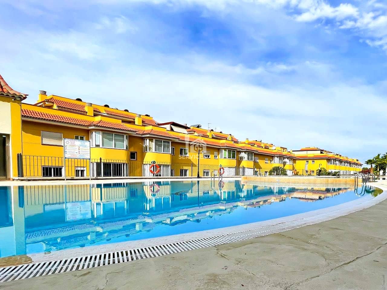 2 slaapkamer Flat te koop in Santiago del Teide met zwembad garage - € 425.000 (Ref: 9403118)