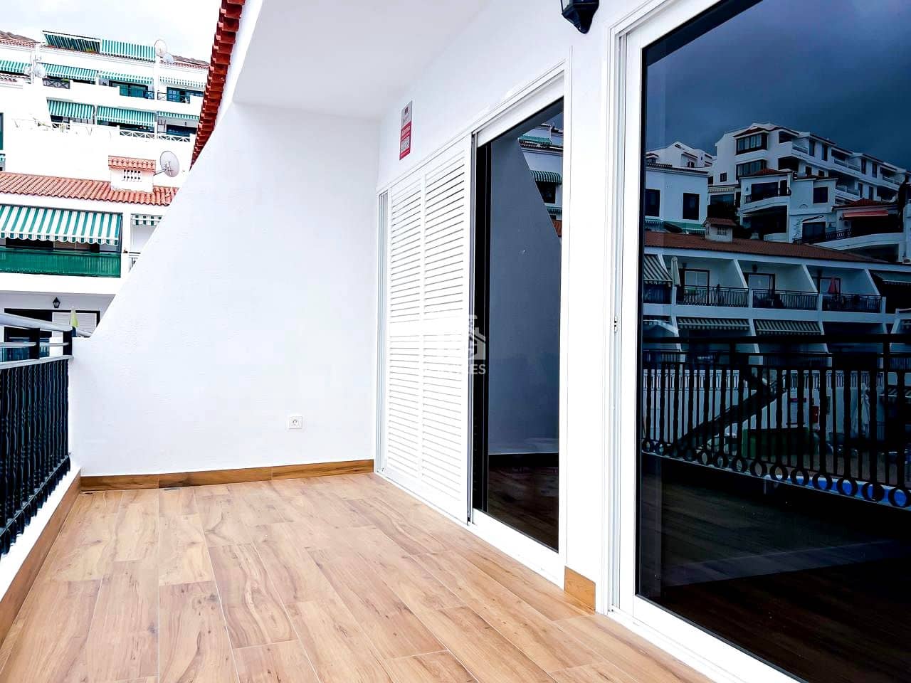 1 bedroom Flat for sale in Arona with pool - € 269,000 (Ref: 9403119)