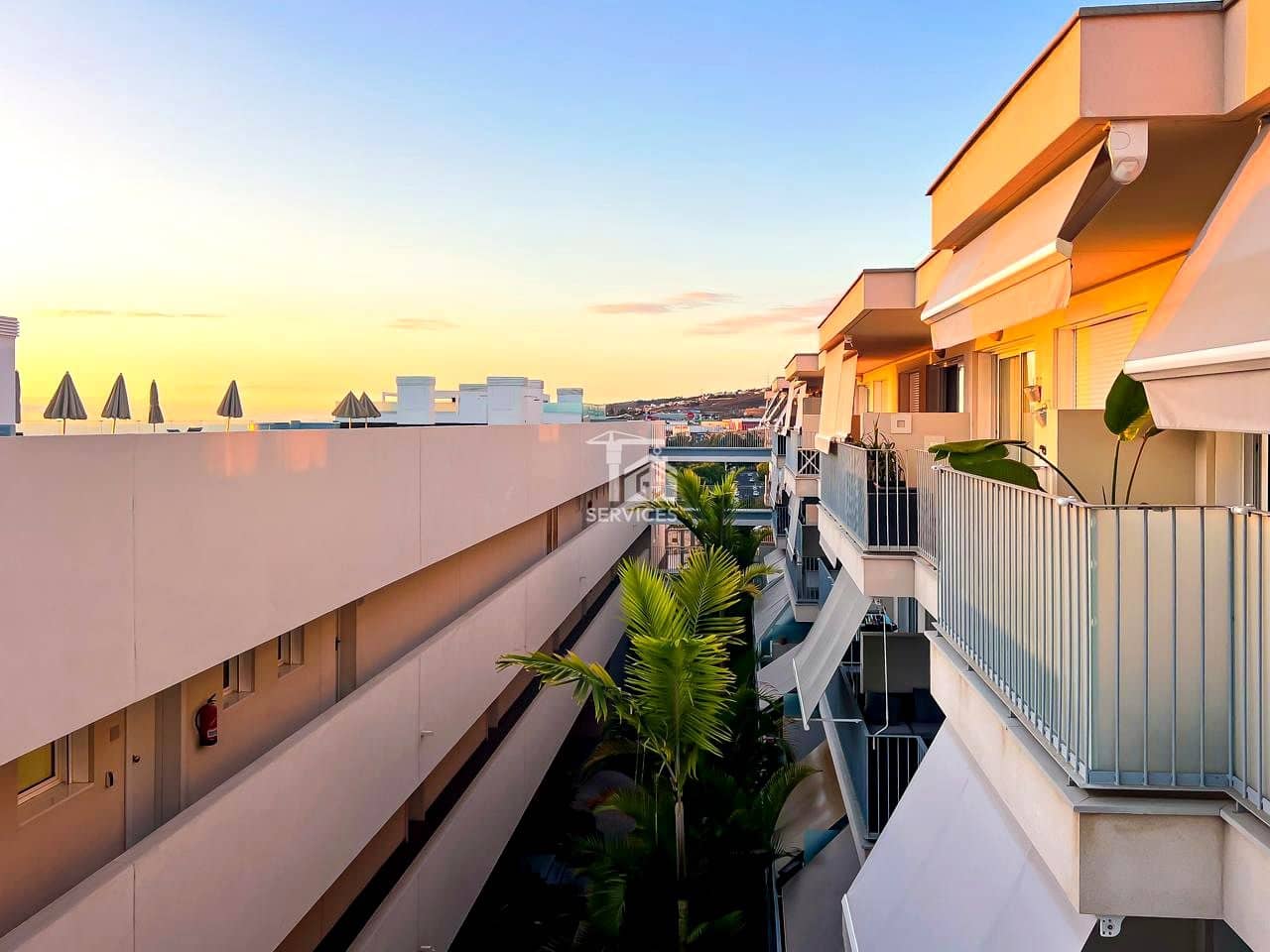 2 slaapkamer Flat te koop in Adeje met zwembad garage - € 350.000 (Ref: 9403120)