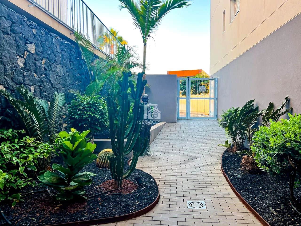 2 slaapkamer Flat te koop in Adeje met zwembad garage - € 350.000 (Ref: 9403120)