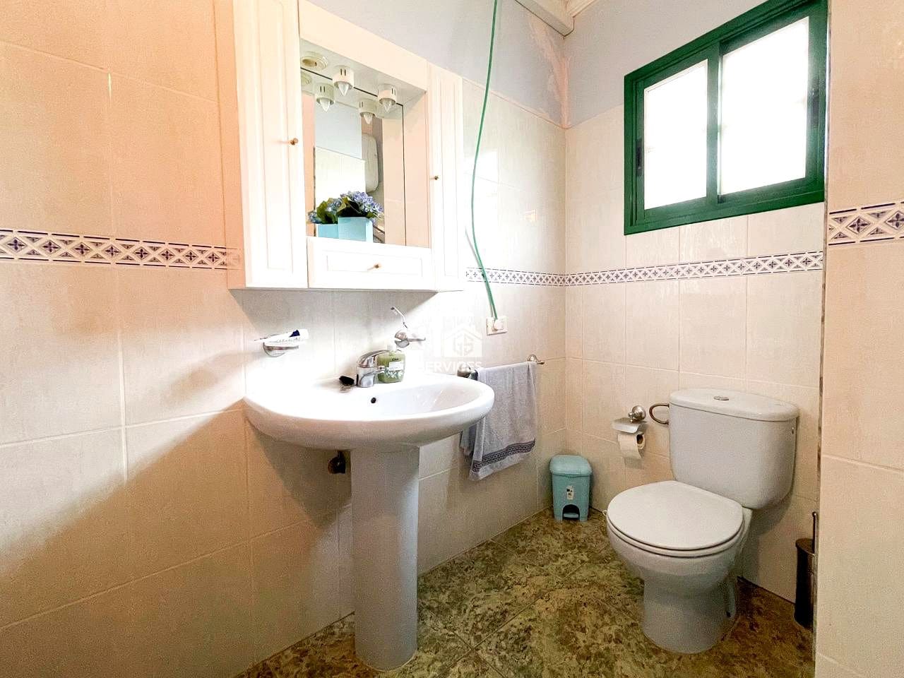 3 bedroom Villa for sale in Granadilla de Abona with garage - € 850,000 (Ref: 9405812)