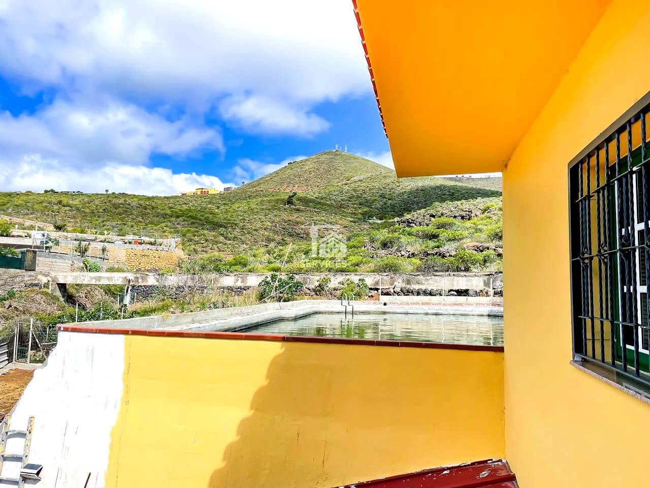 3 bedroom Villa for sale in Granadilla de Abona with garage - € 850,000 (Ref: 9405812)