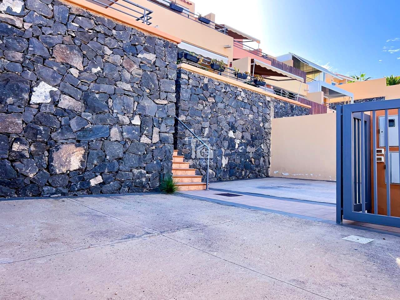 Chalet de 3 habitaciones en Costa Adeje en venta con garaje - 475.000 € (Ref: 9405813)