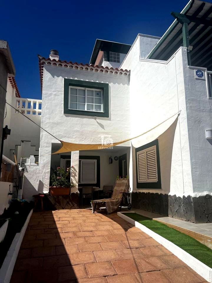 3 bedroom Flat for sale in Arona with pool garage - € 410,000 (Ref: 9409218)