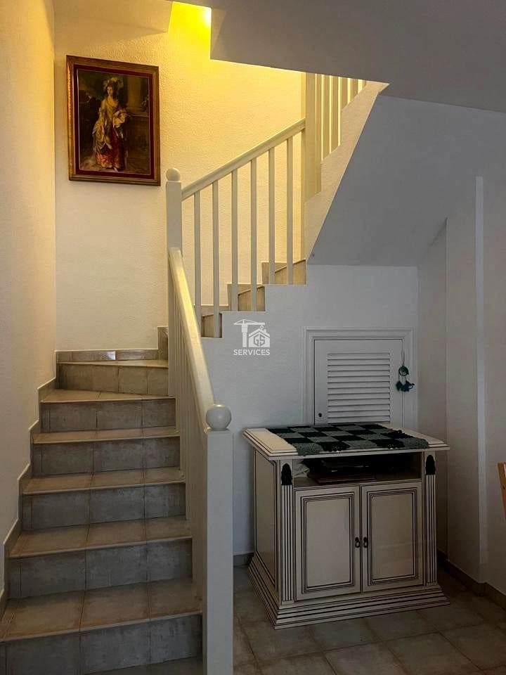 3 bedroom Flat for sale in Arona with pool garage - € 410,000 (Ref: 9409218)