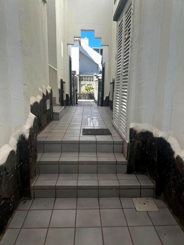 3 bedroom Flat for sale in Arona with pool garage - € 410,000 (Ref: 9409218)