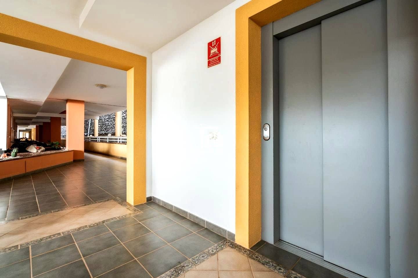 2 bedroom Flat for sale in Costa Adeje with pool garage - € 425,000 (Ref: 9409219)