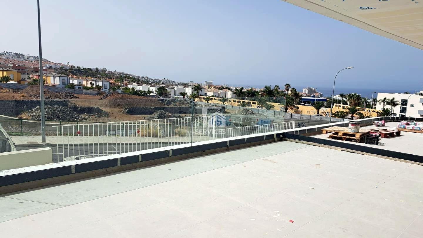 2 slaapkamer Flat te koop in Adeje met zwembad garage - € 550.000 (Ref: 9413710)