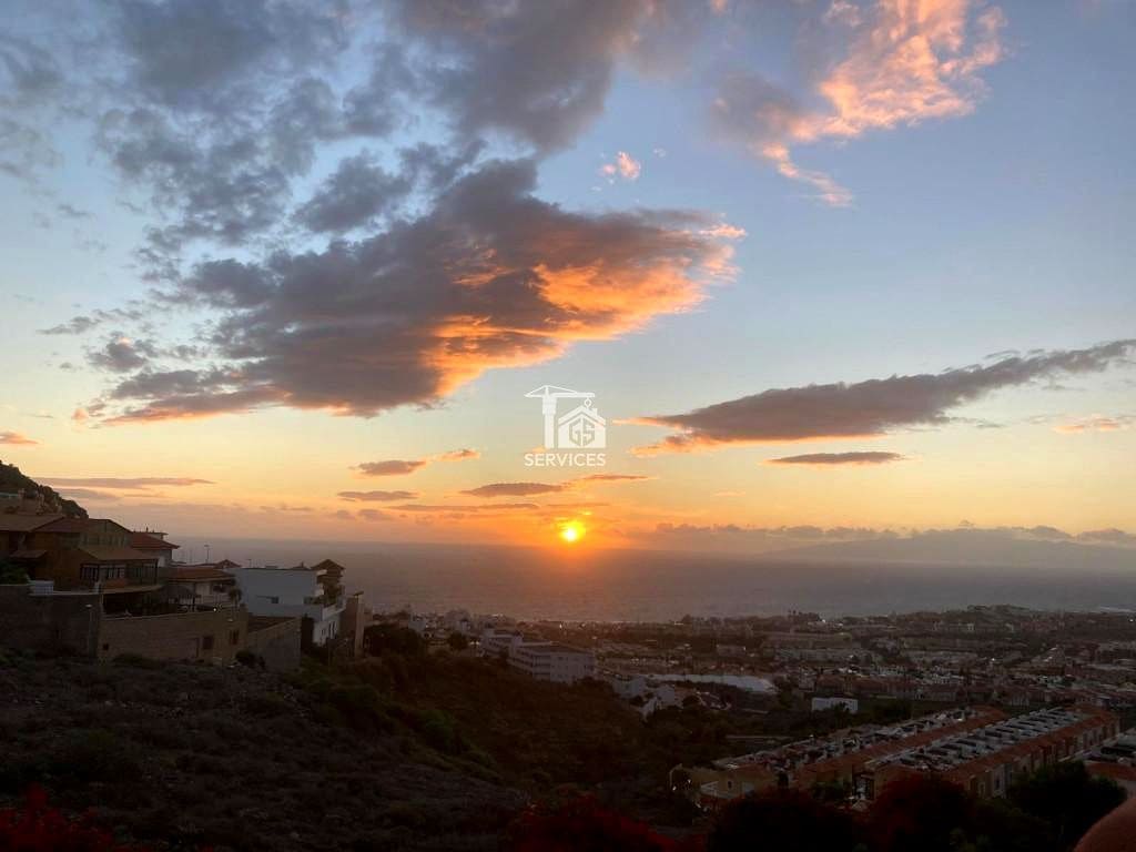 2 bedroom Flat for sale in Costa Adeje with pool garage - € 335,000 (Ref: 9415652)