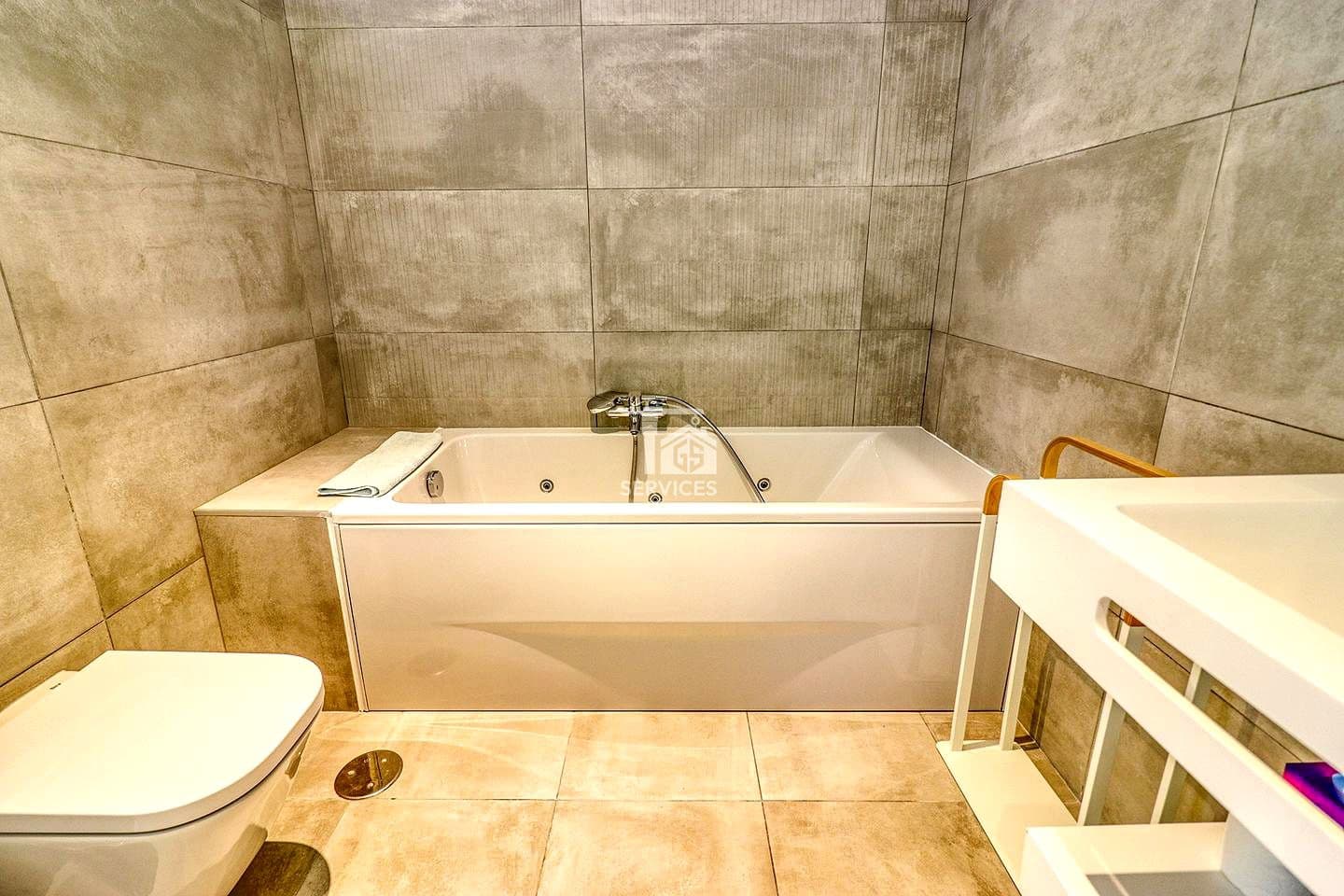 1 sovrum Lägenhet till salu i Adeje med pool - 340 000 € (Ref: 9419287)