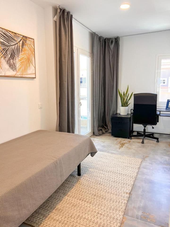 2 bedroom Flat for sale in Arona with garage - € 239,000 (Ref: 9421781)