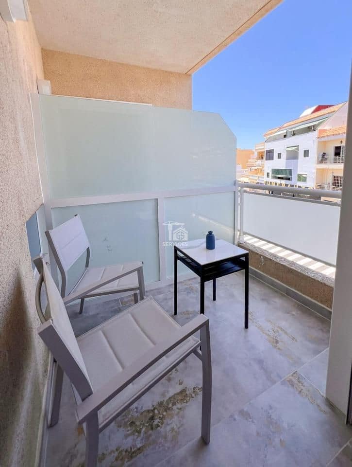 2 bedroom Flat for sale in Arona with garage - € 239,000 (Ref: 9421781)