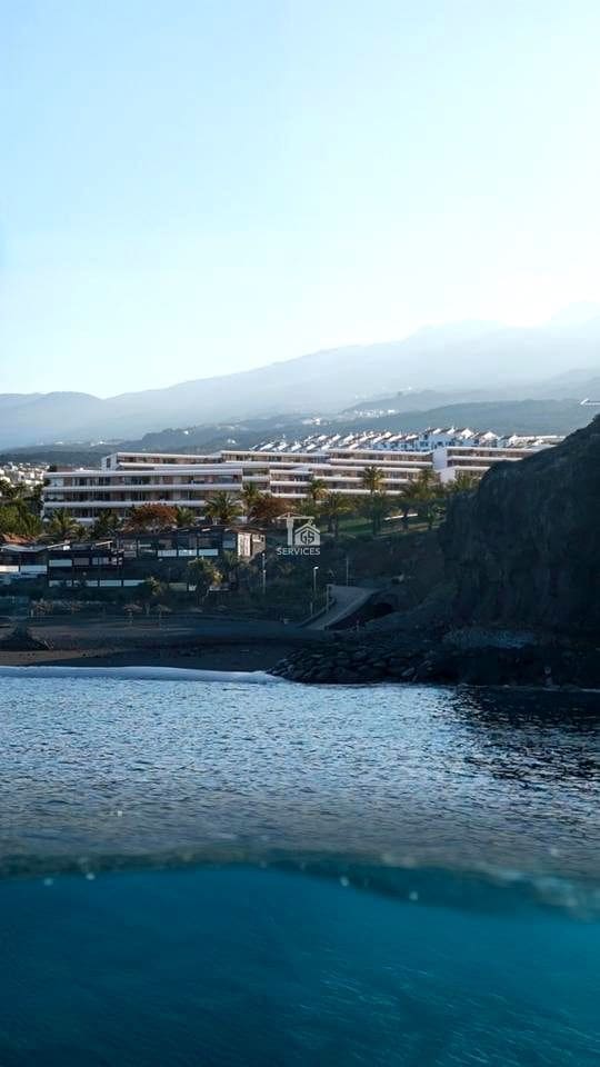 2 makuuhuone Asunto myytävänä paikassa Adeje mukana uima-altaan 
autotalli - 653 000 € (Ref: 9425380)